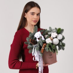 novogodnyaya kompoziciya v shlyapnoj korobke 5-599